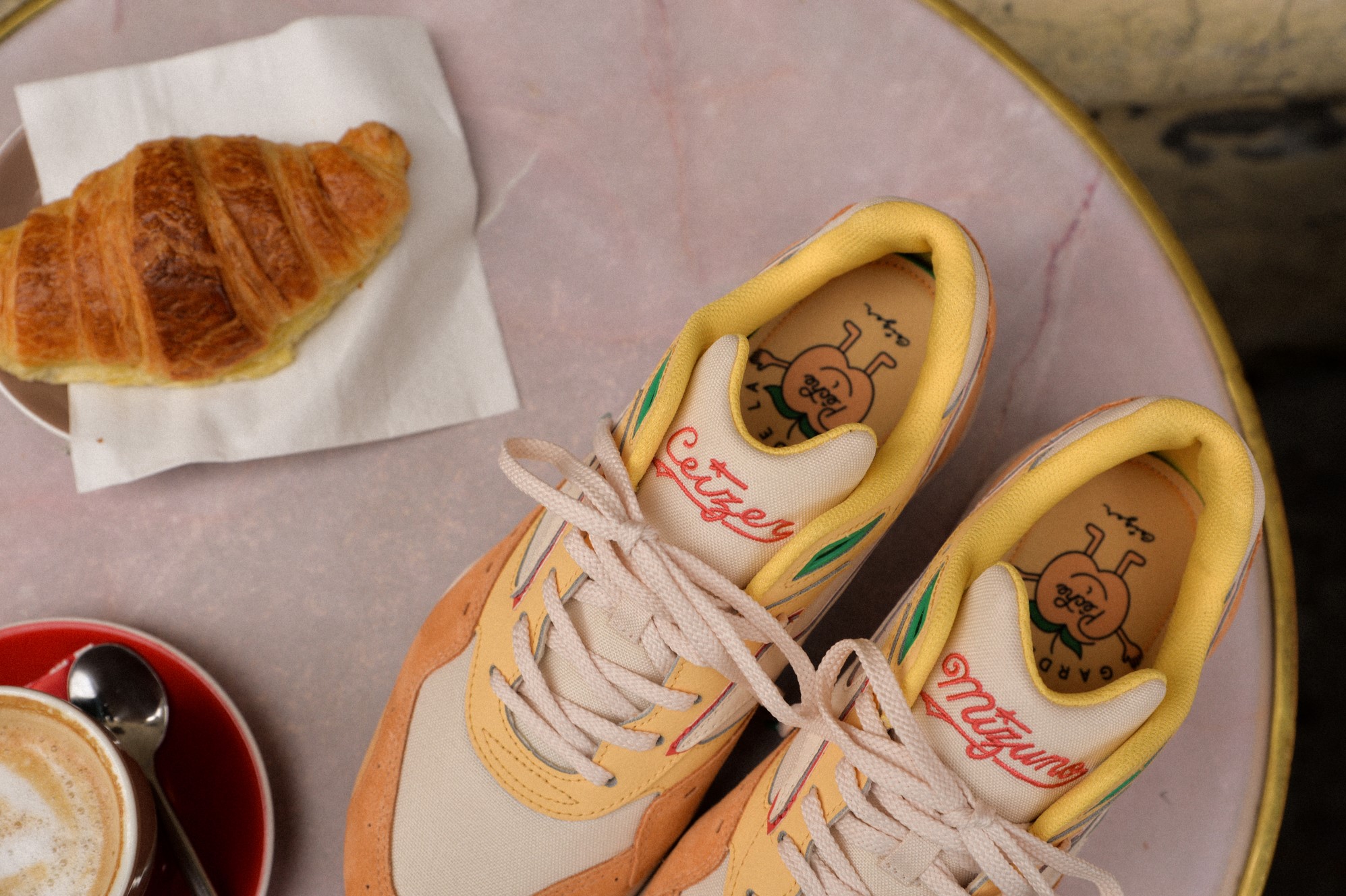 Mizuno x Pieter Ceizer's Sneaker Celebrates Life: The "Garde la Pêche" Contender, d1gd232101, sneakerize.gr