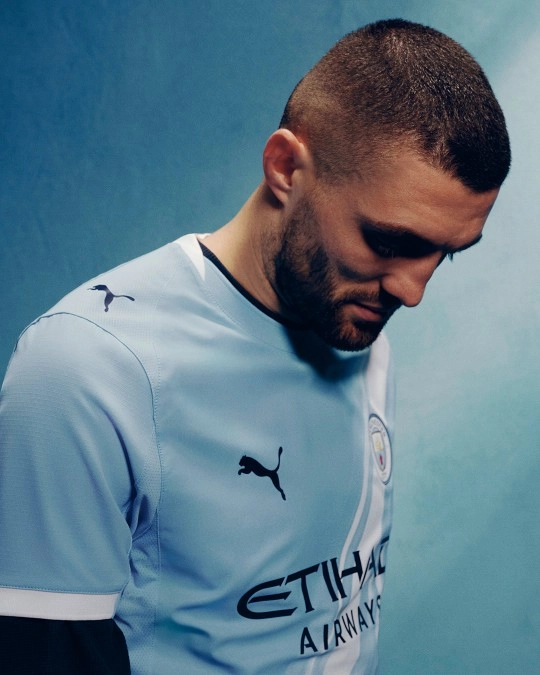 Puma x Manchester City Home Kit Debuts Iconic Sash, Sneakerize.gr