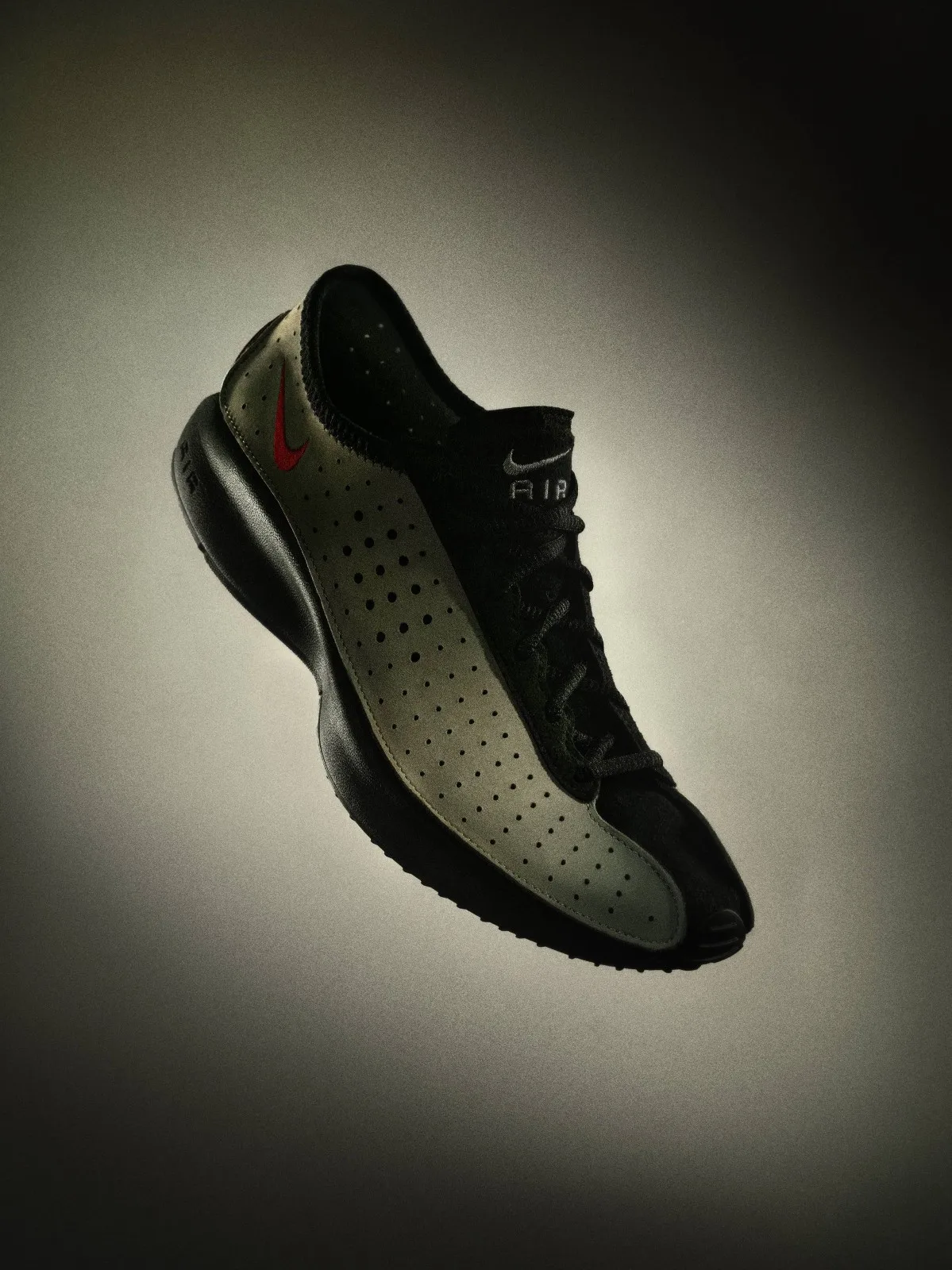 Nike Air Superfly Returns in Sleek Women's Design, Sneakerize.gr