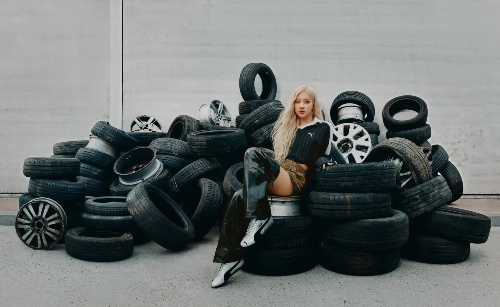 PUMA x ROSÉ Metallic Speedcat: Chrome Meets Motorsport Heritage, Sneakerize.gr