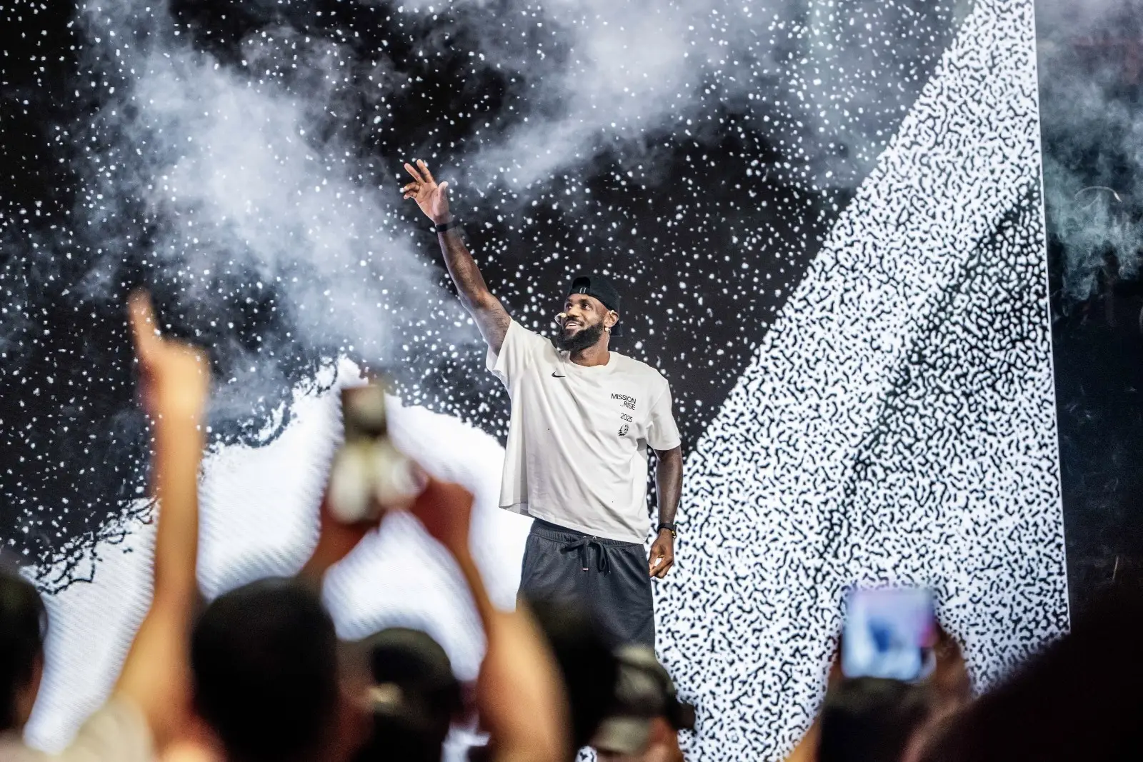 LeBron James Forever King Tour: 20 Years in China, Sneakerize.gr