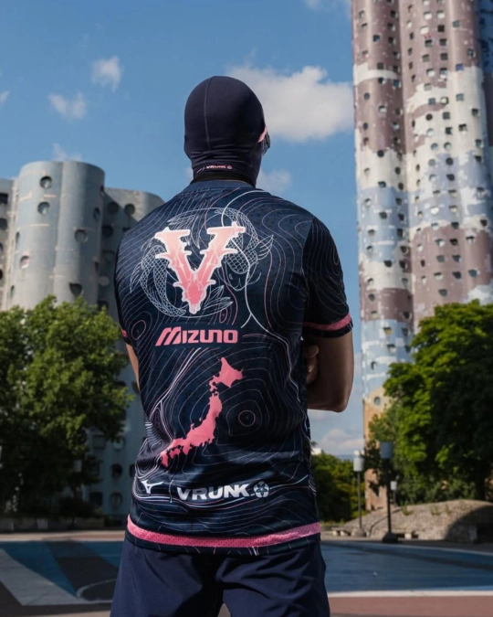 Mizuno x VRUNK Collaboration Redefines Sportstyle, Sneakerize.gr