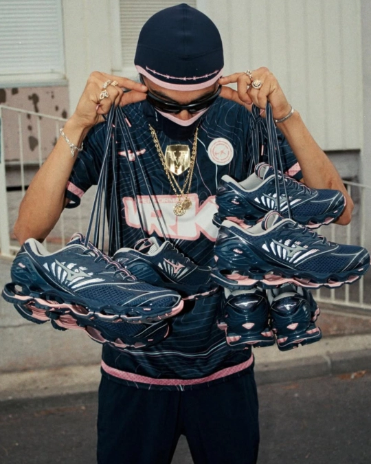 Mizuno x VRUNK Collaboration Redefines Sportstyle, Sneakerize.gr