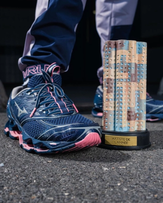 Mizuno x VRUNK Collaboration Redefines Sportstyle, Sneakerize.gr