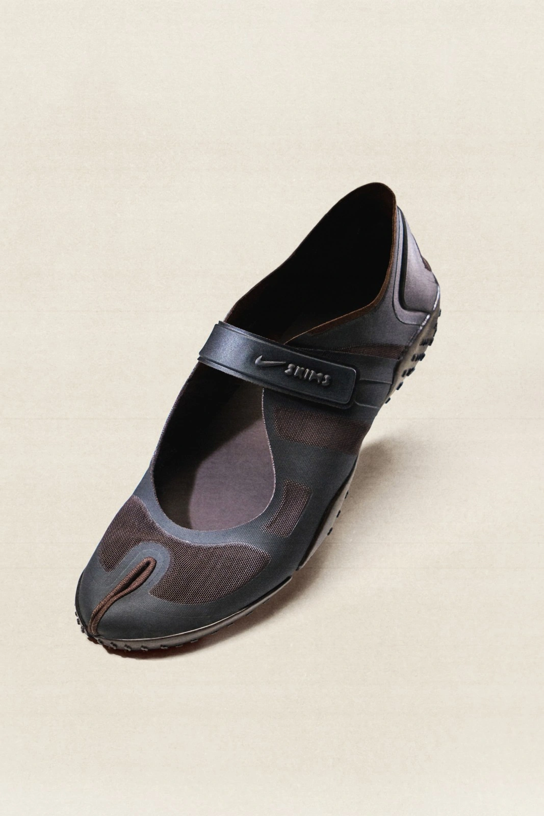 NikeSKIMS Rift Mesh Release: A New Era of Footwear Collaboration, Sneakerize.gr